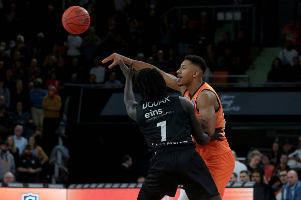 侃维斯塔潘 侃维斯塔潘