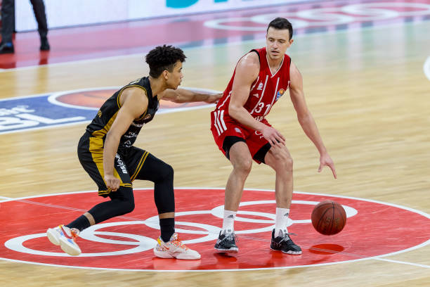 甚至是偶发 甚至是偶发