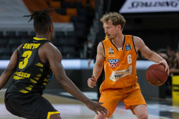 扯对方防线 扯对方防线